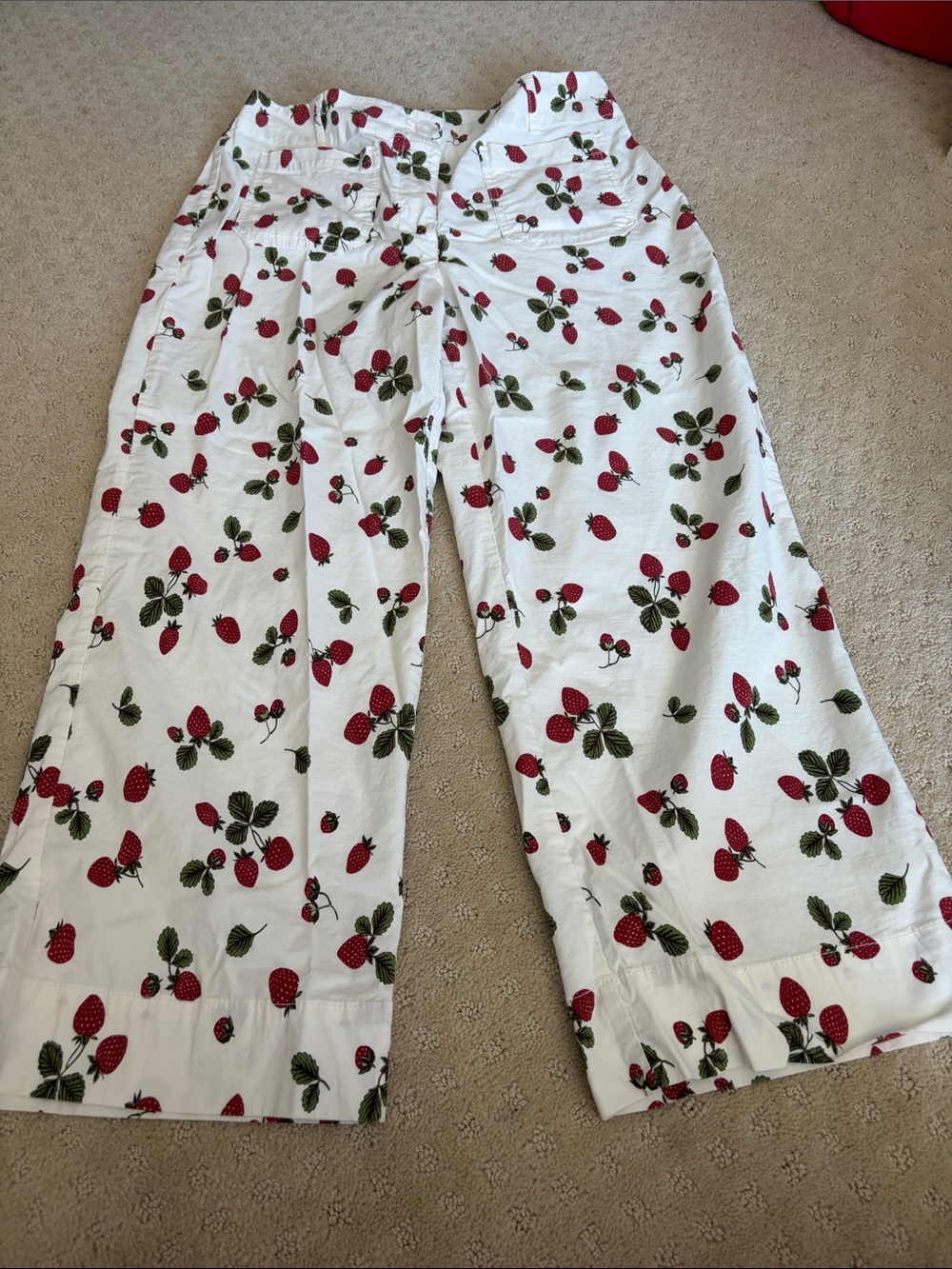 Jules & Leopold White Cropped Wide-Leg Pants with Red Strawberry Print
